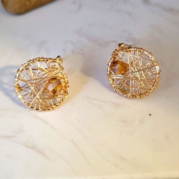 New handmade gold tone wire with crystals studs - Picture 6 of 9